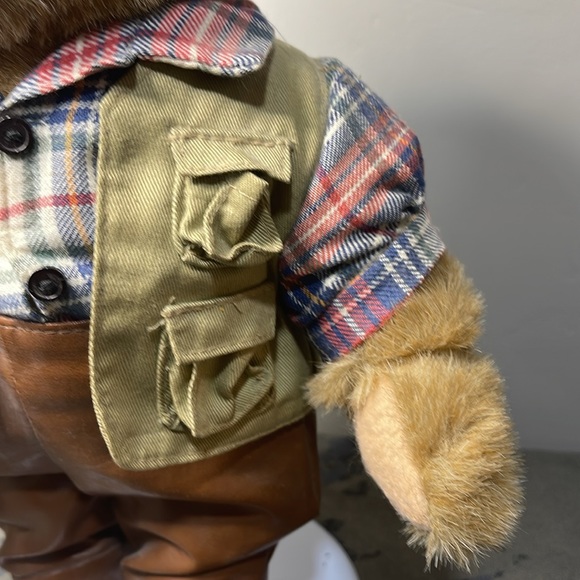 Vintage TENDER HEART TREASURES Fisherman Teddy Bear - Bear In Wadders 1992 - Picture 3 of 7